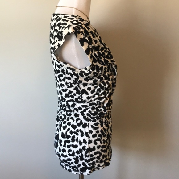 ❎DONATED❎ Ann Taylor Ruched Sleeveless Tank Petite - Picture 3 of 7